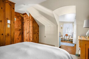 Isaiah Hall Bed & Breakfast Inn