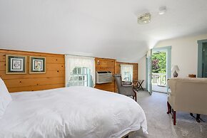 Isaiah Hall Bed & Breakfast Inn