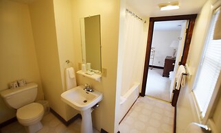 Graves Mountain Farm & Lodges