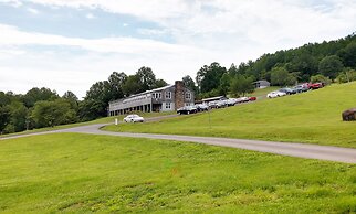 Graves Mountain Farm & Lodges