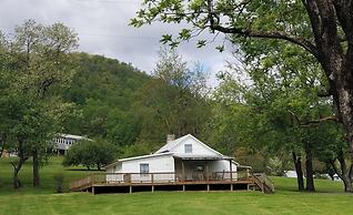 Graves Mountain Farm & Lodges