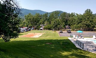 Graves Mountain Farm & Lodges