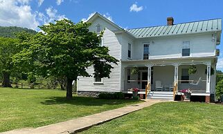 Graves Mountain Farm & Lodges