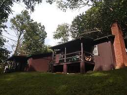 Graves Mountain Farm & Lodges