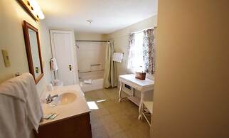 Graves Mountain Farm & Lodges