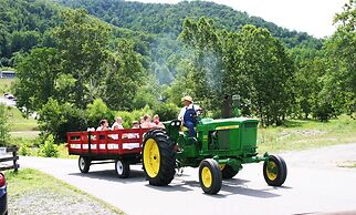 Graves Mountain Farm & Lodges