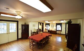 Graves Mountain Farm & Lodges