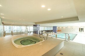 HomeHop - Maple Leaf Square