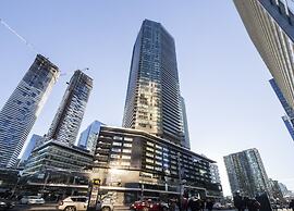 HomeHop - Maple Leaf Square