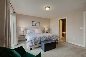 Marbella Lane Executive Townhome, 20 mins to Boulder