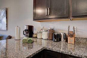 Marbella Lane Executive Townhome, 20 mins to Boulder