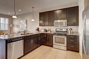 Marbella Lane Executive Townhome, 20 mins to Boulder