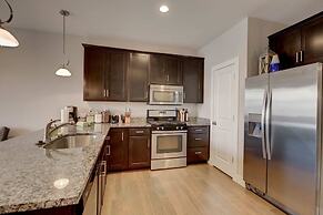 Marbella Lane Executive Townhome, 20 mins to Boulder