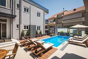 Sun Ray Luxury Apartments