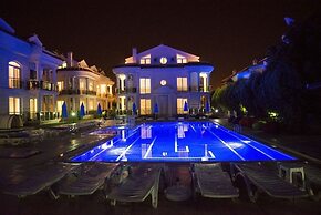 Serenity Apartments 2 by Villamnet