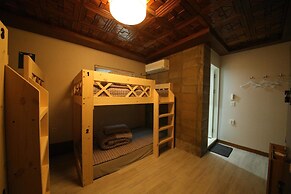 Stitches House - Hostel