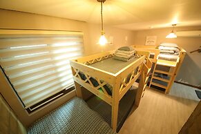 Stitches House - Hostel