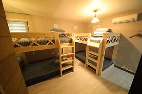 Stitches House - Hostel