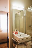 Esqina Cosmopolitan Lodge