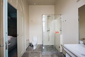 Esqina Cosmopolitan Lodge