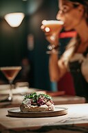 Esqina Cosmopolitan Lodge