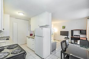 Magnificent Condo at Leaside - 10 Mins to Downtown