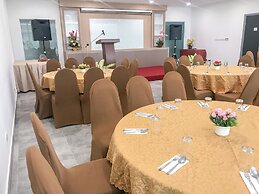 AZ Hotel & Serviced Apartments