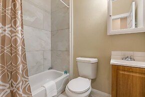 2BD Spacious condo Steps from ST Charles