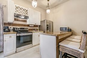 2BD Spacious condo Steps from ST Charles