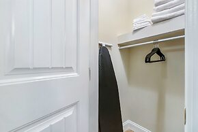 2BD Spacious condo Steps from ST Charles