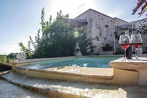 Trullo Madia with Shared Hot Tub in Nature