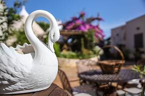 Trullo Madia with Shared Hot Tub in Nature