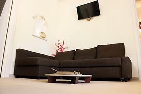 Trullo Madia with Shared Hot Tub in Nature