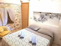 Trullo Madia with Shared Hot Tub in Nature