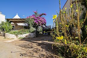 Trullo Madia with Shared Hot Tub in Nature