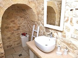 Trullo Madia with Shared Hot Tub in Nature