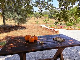 Trullo Madia with Shared Hot Tub in Nature