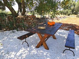 Trullo Madia with Shared Hot Tub in Nature