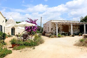Trullo Madia with Shared Hot Tub in Nature