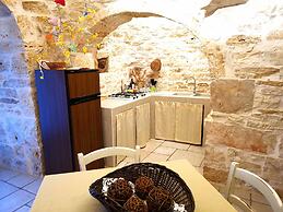 Trullo Madia with Shared Hot Tub in Nature