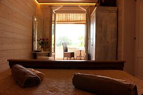 Trullo Madia with Shared Hot Tub in Nature