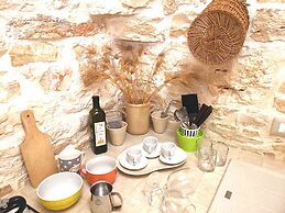 Trullo Madia with Shared Hot Tub in Nature