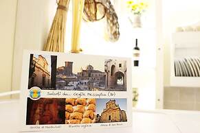 Trullo Madia with Shared Hot Tub in Nature