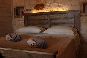 Trullo Madia with Shared Hot Tub in Nature