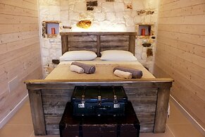 Trullo Madia with Shared Hot Tub in Nature