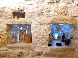 Trullo Madia with Shared Hot Tub in Nature