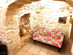 Trullo Madia with Shared Hot Tub in Nature