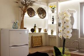 Trullo Madia with Shared Hot Tub in Nature