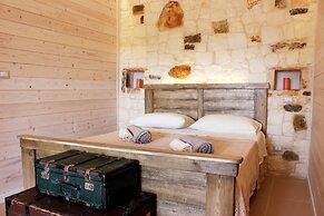 Trullo Madia with Shared Hot Tub in Nature