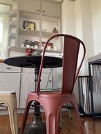 The Avenue Guesthouse and Gallery